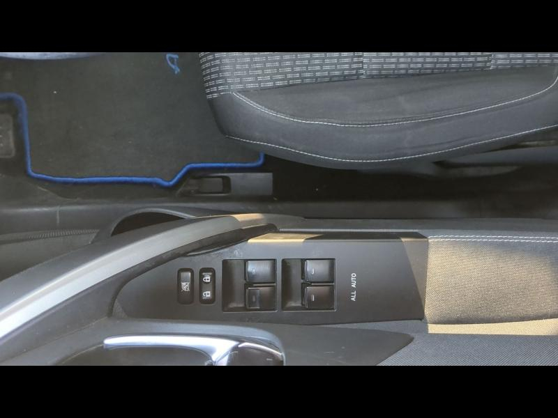 Photo 19 de l’annonce de TOYOTA Auris d’occasion à vendre à MONTFAVET