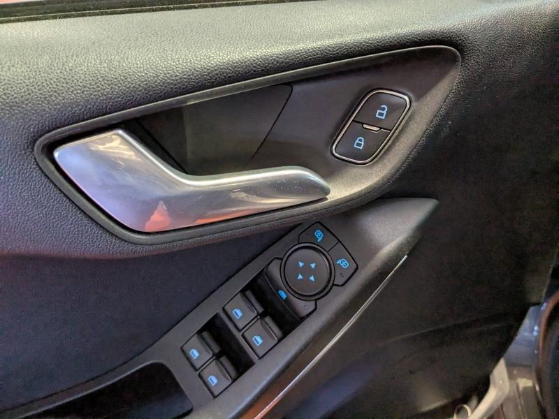 Photo 9 de l’annonce de FORD Fiesta d’occasion à vendre à LA VALETTE