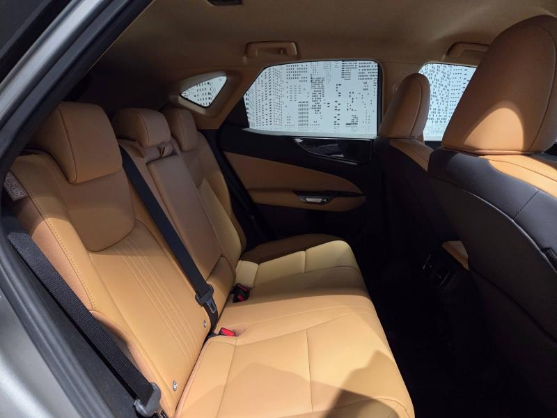 Photo 12 de l’annonce de LEXUS NX d’occasion à vendre à AUBIÈRE