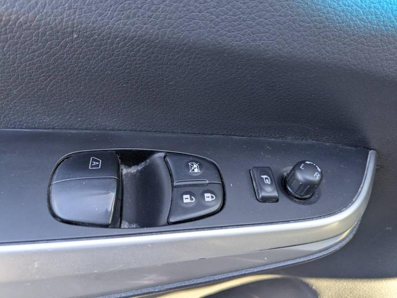 Photo 11 de l’annonce de NISSAN Navara VUL d’occasion à vendre à FRÉJUS