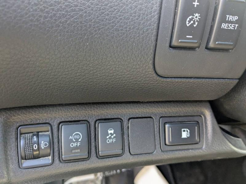 Photo 12 de l’annonce de NISSAN Navara VUL d’occasion à vendre à FRÉJUS