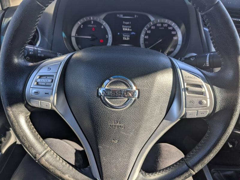 Photo 14 de l’annonce de NISSAN Navara VUL d’occasion à vendre à FRÉJUS