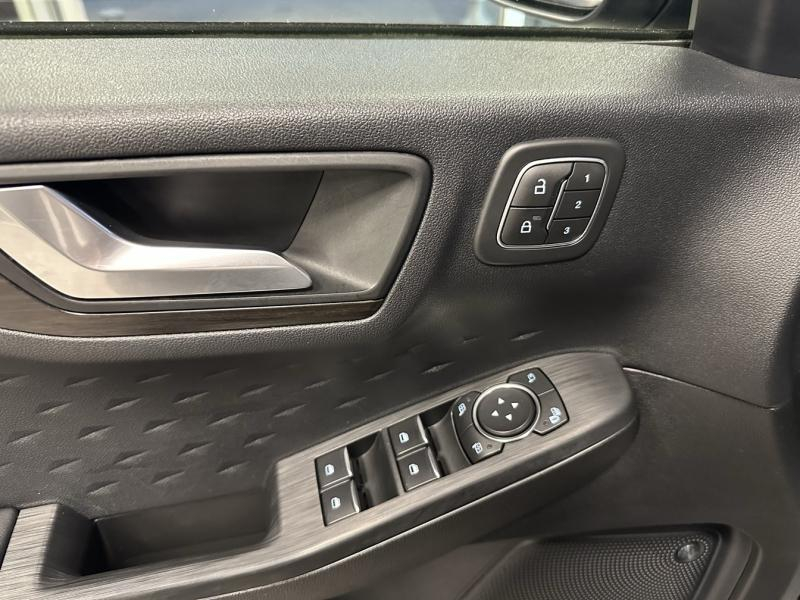 Photo 18 de l’annonce de FORD Kuga d’occasion à vendre à ORANGE