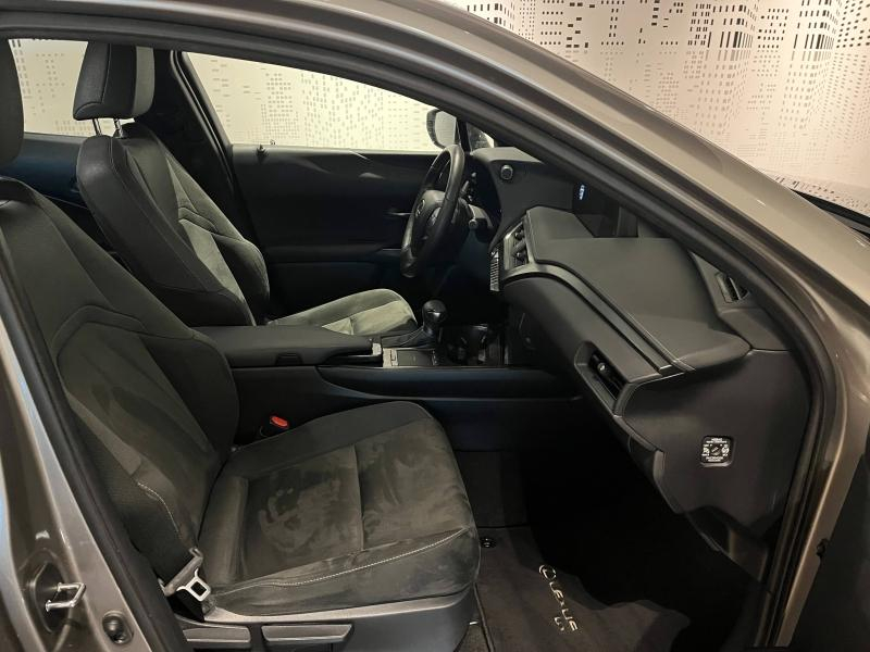 Photo 9 de l’annonce de LEXUS UX d’occasion à vendre à LATTES