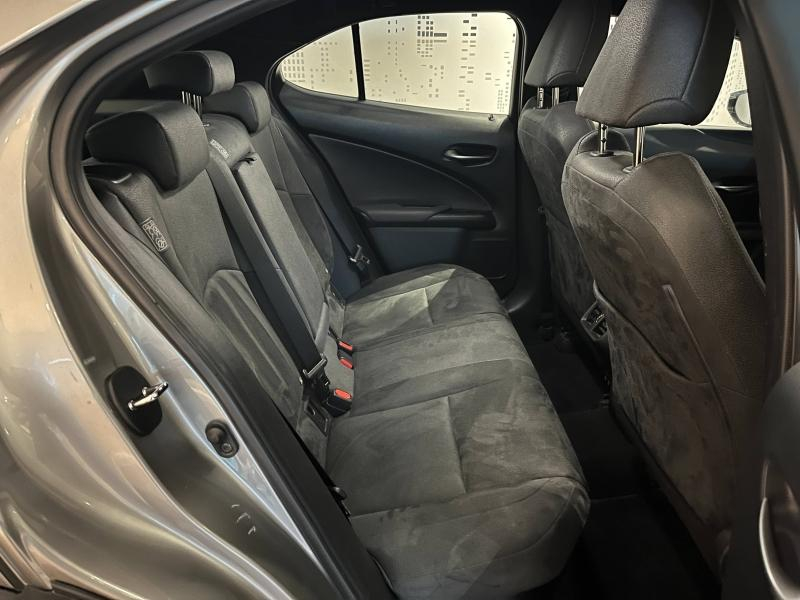 Photo 11 de l’annonce de LEXUS UX d’occasion à vendre à LATTES