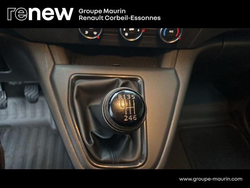 Photo 19 de l’annonce de RENAULT Kangoo Van d’occasion à vendre à CORBEIL-ESSONNES