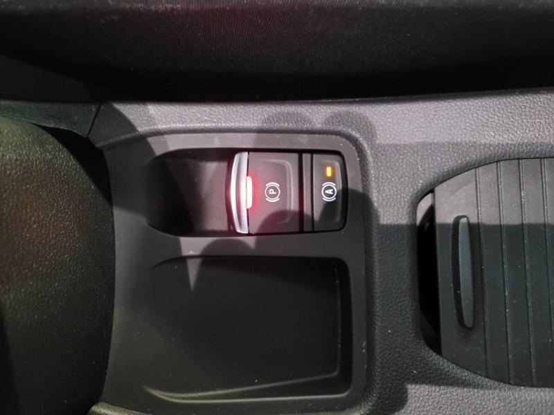 Photo 12 de l’annonce de RENAULT Clio d’occasion à vendre à CHENNEVIÈRES-SUR-MARNE