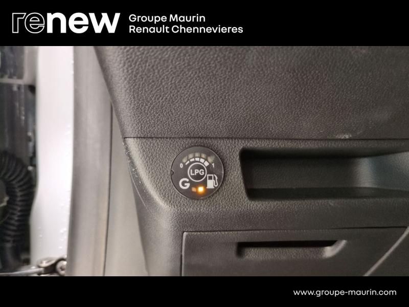 Photo 16 de l’annonce de RENAULT Clio d’occasion à vendre à CHENNEVIÈRES-SUR-MARNE