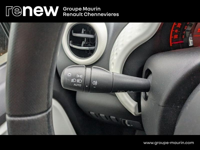 Photo 16 de l’annonce de RENAULT Twingo d’occasion à vendre à CHENNEVIÈRES-SUR-MARNE