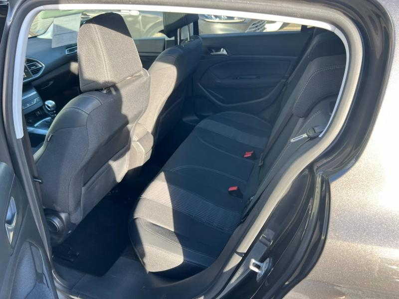 Photo 13 de l’annonce de PEUGEOT 308 d’occasion à vendre à AUBAGNE