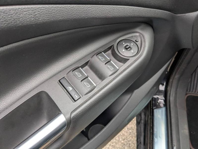 Photo 19 de l’annonce de FORD Kuga d’occasion à vendre à MARSEILLE