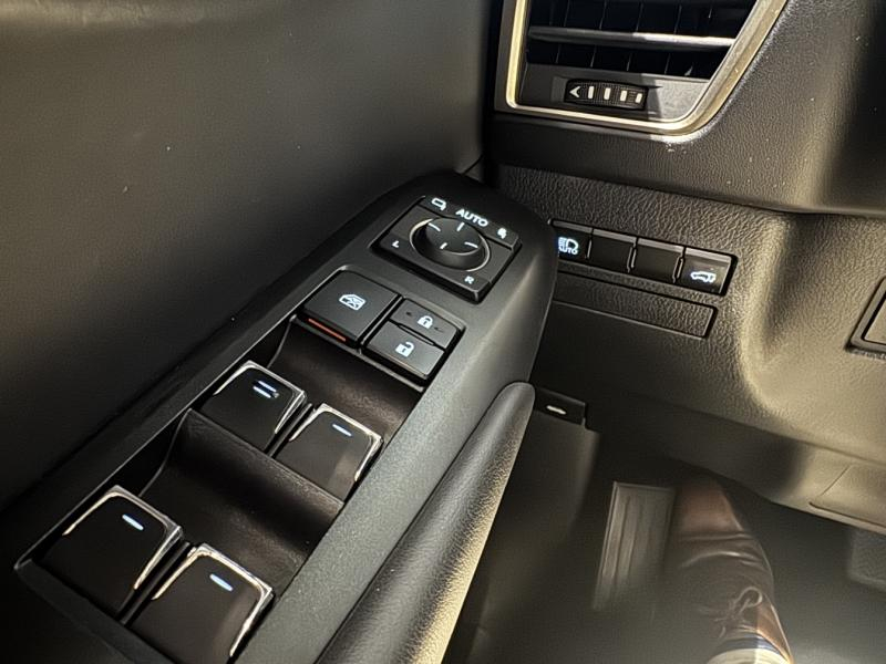 Photo 10 de l’annonce de LEXUS NX d’occasion à vendre à MONTFAVET