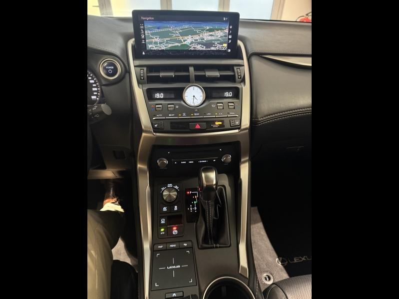 Photo 17 de l’annonce de LEXUS NX d’occasion à vendre à MONTFAVET