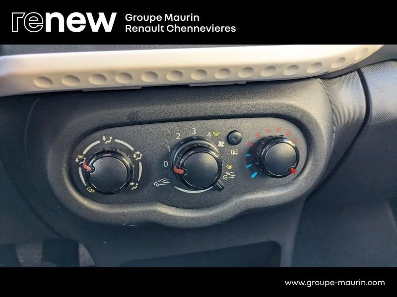 Photo 18 de l’annonce de RENAULT Twingo d’occasion à vendre à CHENNEVIÈRES-SUR-MARNE