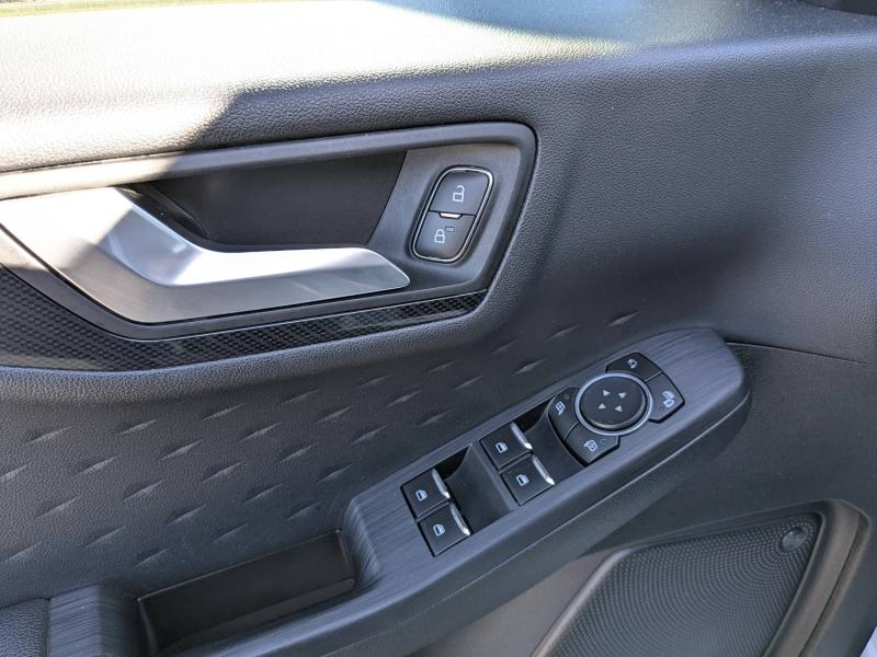 Photo 10 de l’annonce de FORD Kuga d’occasion à vendre à BRIGNOLES