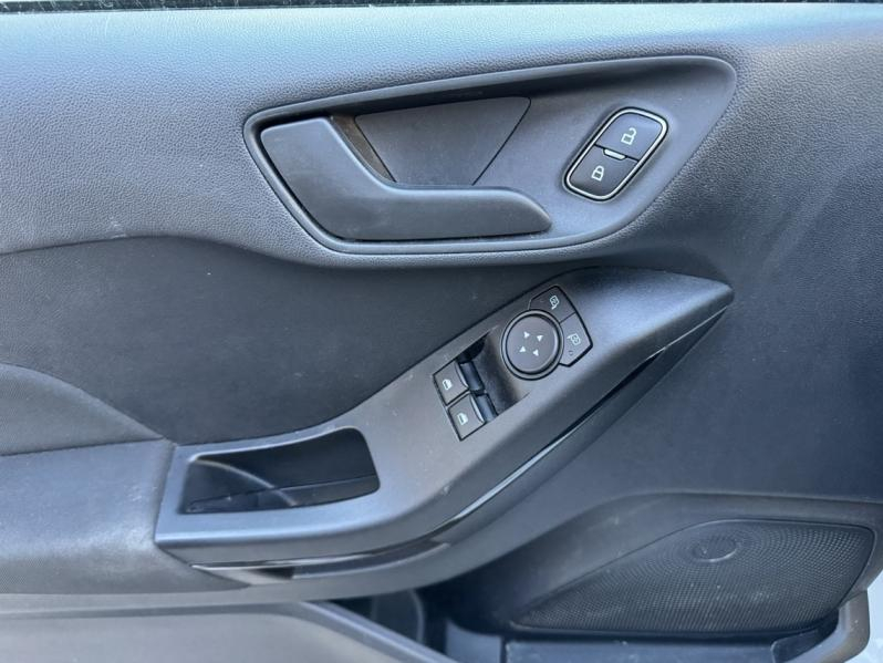 Photo 14 de l’annonce de FORD Fiesta d’occasion à vendre à NARBONNE