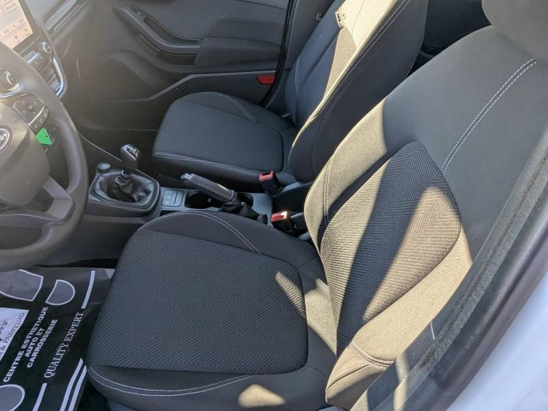 Photo 10 de l’annonce de FORD Fiesta d’occasion à vendre à FRÉJUS