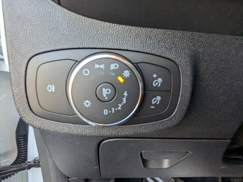 Photo 13 de l’annonce de FORD Fiesta d’occasion à vendre à FRÉJUS