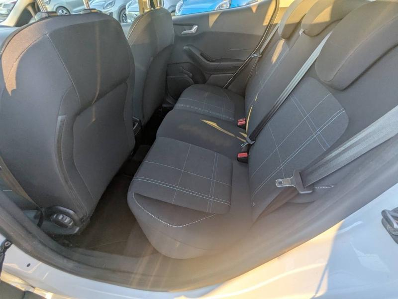 Photo 12 de l’annonce de FORD Fiesta d’occasion à vendre à FRÉJUS