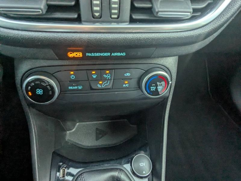 Photo 16 de l’annonce de FORD Fiesta d’occasion à vendre à FRÉJUS