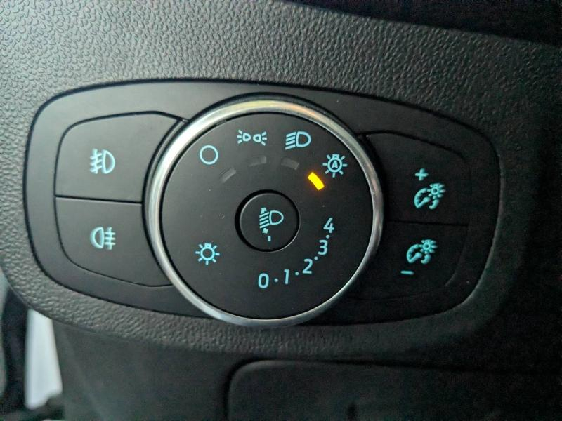 Photo 20 de l’annonce de FORD Fiesta d’occasion à vendre à FRÉJUS