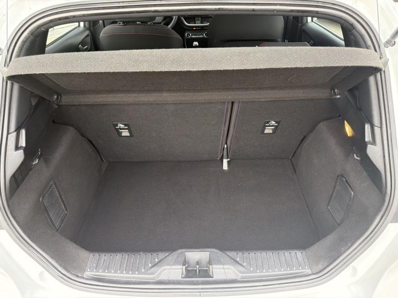 Photo 9 de l’annonce de FORD Fiesta d’occasion à vendre à VITROLLES