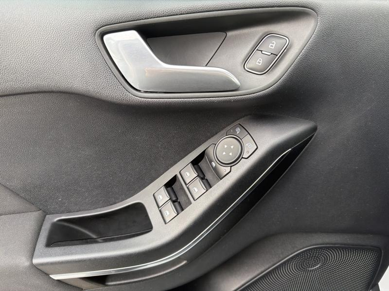 Photo 14 de l’annonce de FORD Fiesta d’occasion à vendre à VITROLLES