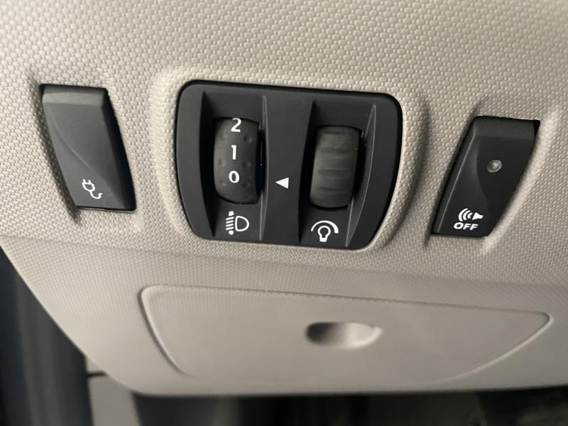 Photo 4 de l’annonce de RENAULT Zoe d’occasion à vendre à CHENNEVIÈRES-SUR-MARNE