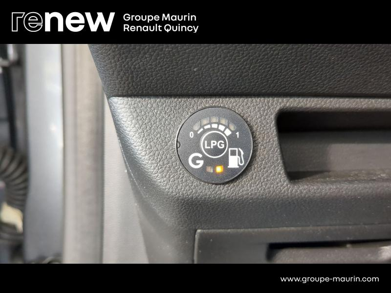 Photo 14 de l’annonce de RENAULT Clio d’occasion à vendre à QUINCY-SOUS-SÉNART