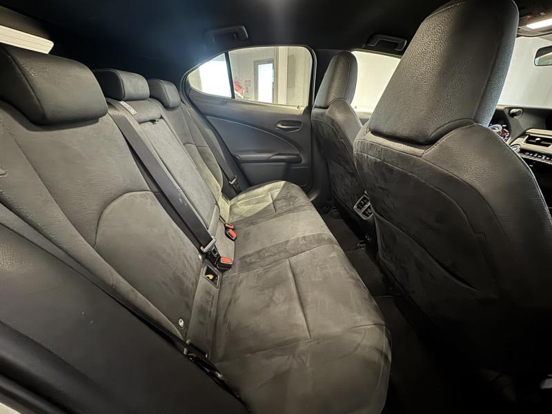 Photo 7 de l’annonce de LEXUS UX d’occasion à vendre à MONTFAVET