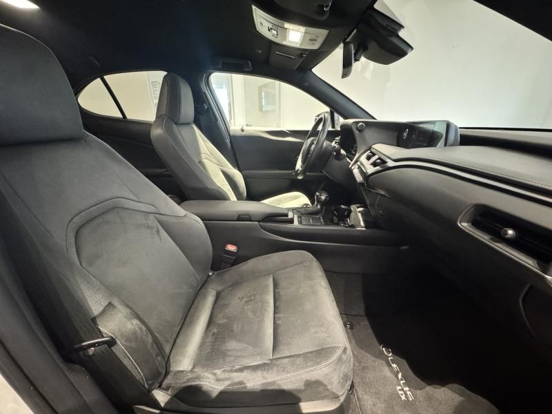 Photo 8 de l’annonce de LEXUS UX d’occasion à vendre à MONTFAVET