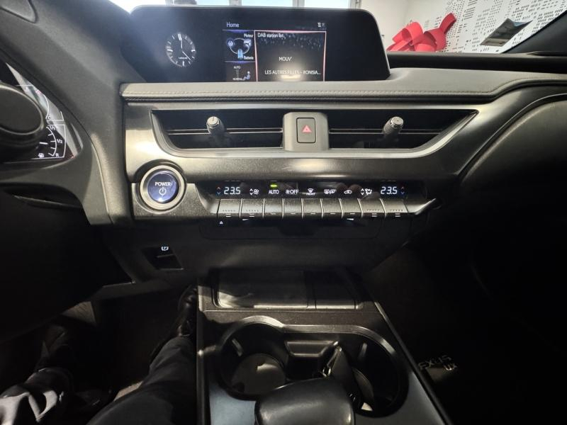 Photo 12 de l’annonce de LEXUS UX d’occasion à vendre à MONTFAVET