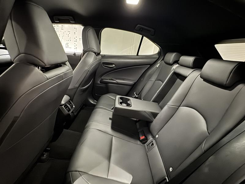 Photo 15 de l’annonce de LEXUS UX d’occasion à vendre à MONTFAVET
