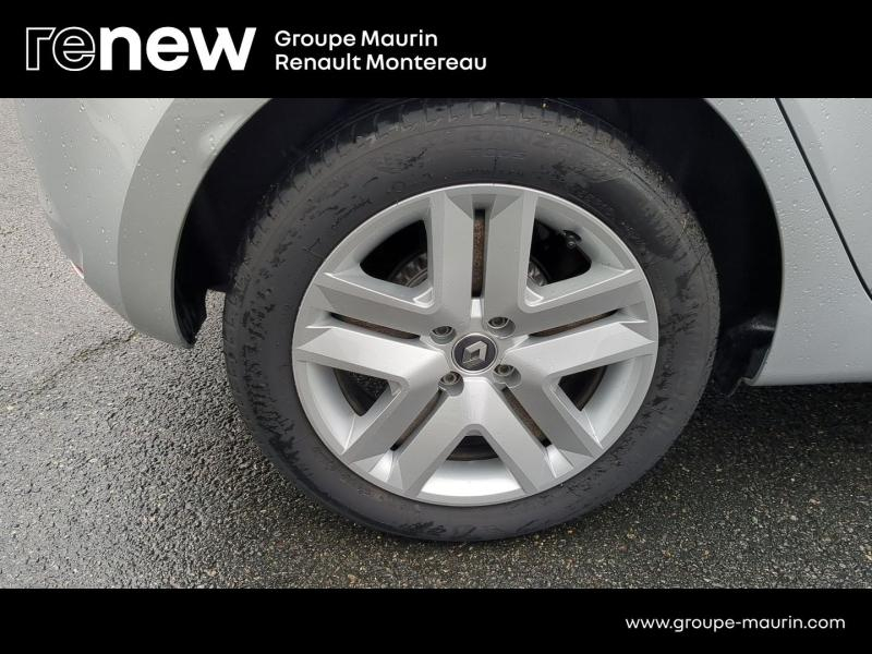 Photo 16 de l’annonce de RENAULT Clio d’occasion à vendre à VARENNES SUR SEINE