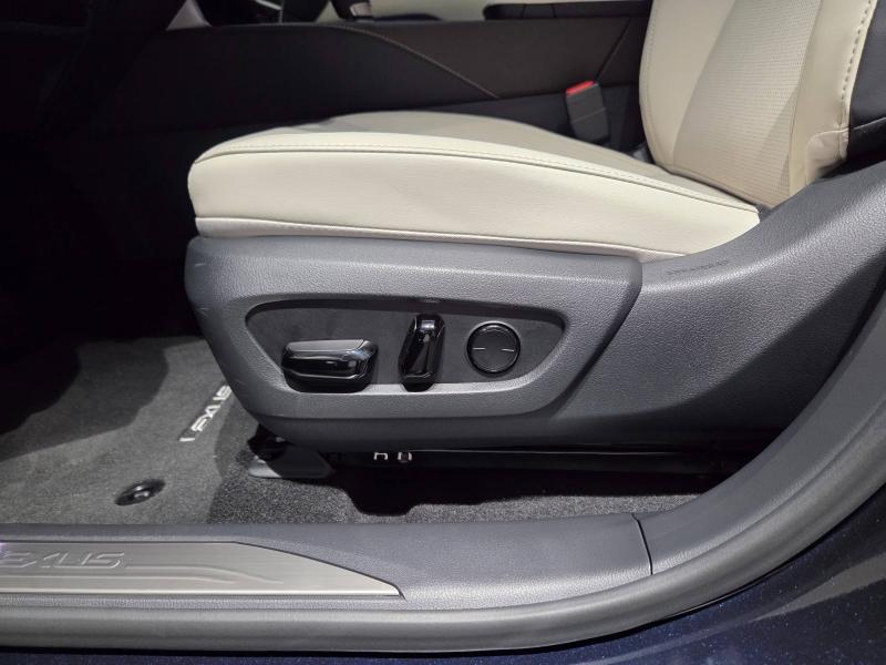 Photo 13 de l’annonce de LEXUS RX d’occasion à vendre à AUBIÈRE