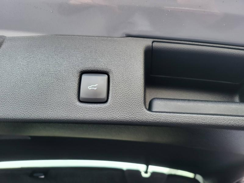 Photo 6 de l’annonce de FORD Kuga d’occasion à vendre à DRAGUIGNAN