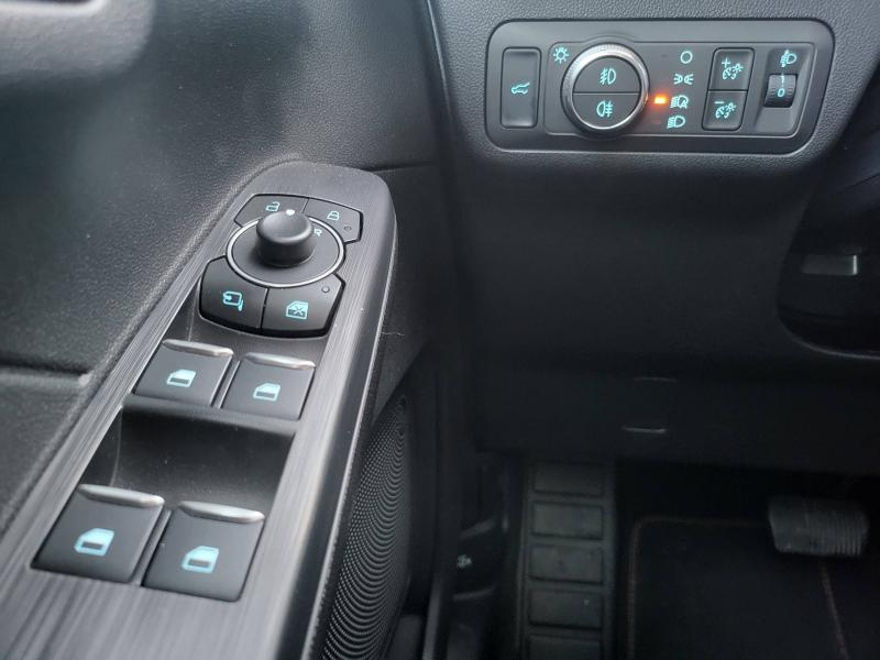 Photo 13 de l’annonce de FORD Kuga d’occasion à vendre à DRAGUIGNAN