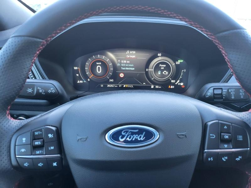 Photo 14 de l’annonce de FORD Kuga d’occasion à vendre à DRAGUIGNAN