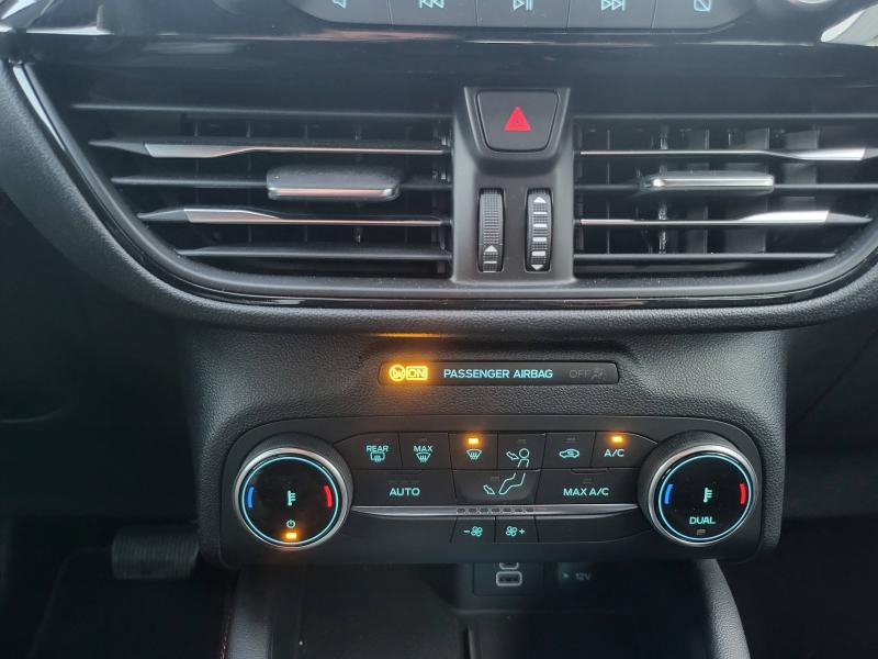 Photo 19 de l’annonce de FORD Kuga d’occasion à vendre à DRAGUIGNAN