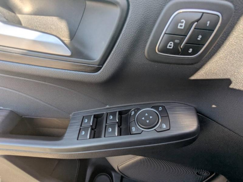 Photo 12 de l’annonce de FORD Kuga d’occasion à vendre à DRAGUIGNAN