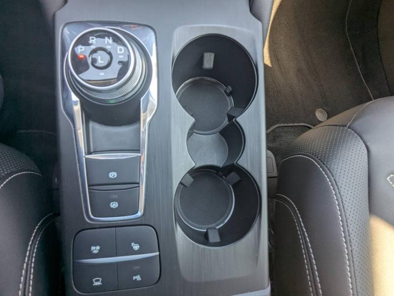 Photo 20 de l’annonce de FORD Kuga d’occasion à vendre à DRAGUIGNAN