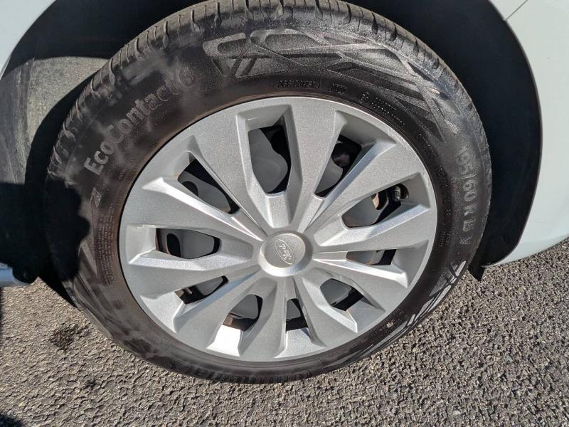 Photo 9 de l’annonce de FORD Fiesta d’occasion à vendre à DRAGUIGNAN