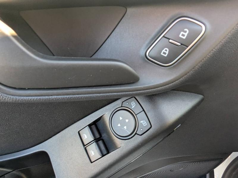 Photo 12 de l’annonce de FORD Fiesta d’occasion à vendre à DRAGUIGNAN