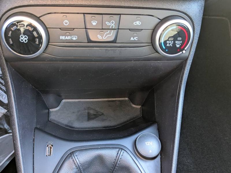 Photo 18 de l’annonce de FORD Fiesta d’occasion à vendre à DRAGUIGNAN