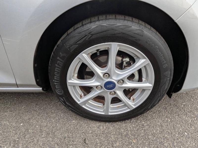 Photo 9 de l’annonce de FORD Fiesta d’occasion à vendre à DRAGUIGNAN