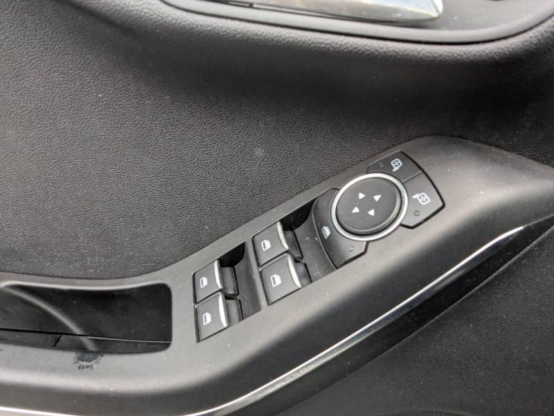 Photo 12 de l’annonce de FORD Fiesta d’occasion à vendre à DRAGUIGNAN