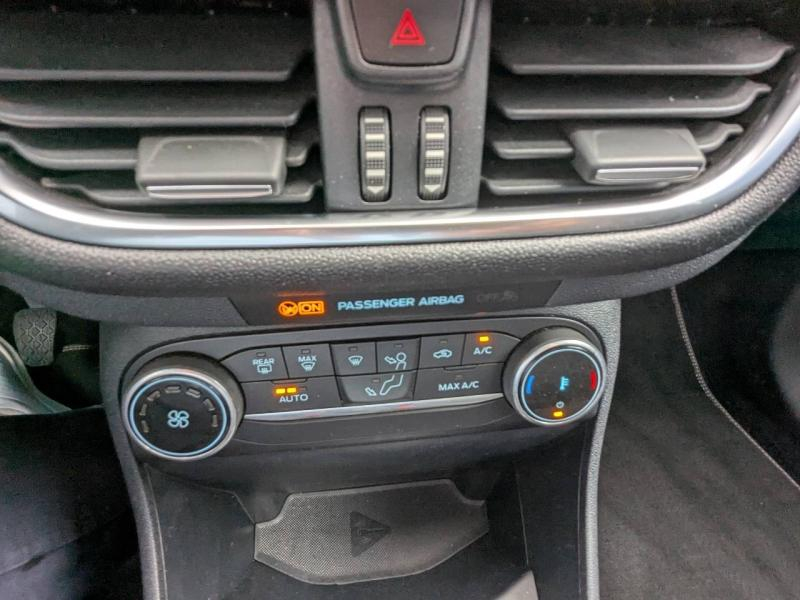 Photo 19 de l’annonce de FORD Fiesta d’occasion à vendre à DRAGUIGNAN