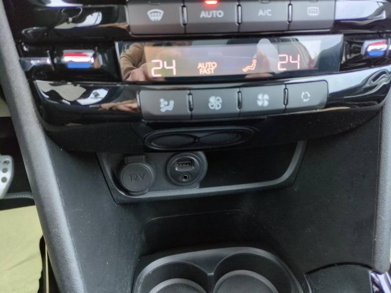 Photo 9 de l’annonce de PEUGEOT 2008 d’occasion à vendre à NÎMES