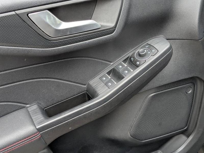 Photo 13 de l’annonce de FORD Kuga d’occasion à vendre à AIX-EN-PROVENCE