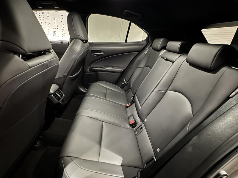 Photo 12 de l’annonce de LEXUS UX d’occasion à vendre à MONTFAVET